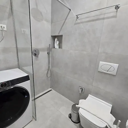 Apartment Stylish Base - Center Tirana