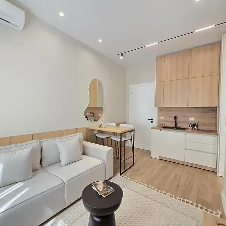 Apartment Stylish Base - Center