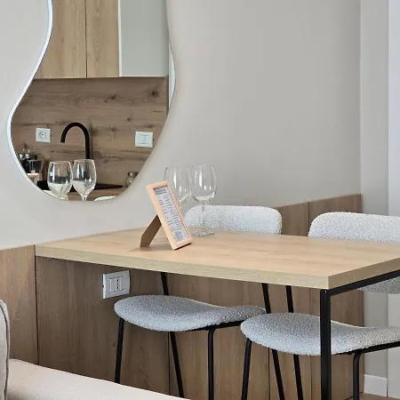 Apartment Stylish Base - Center *