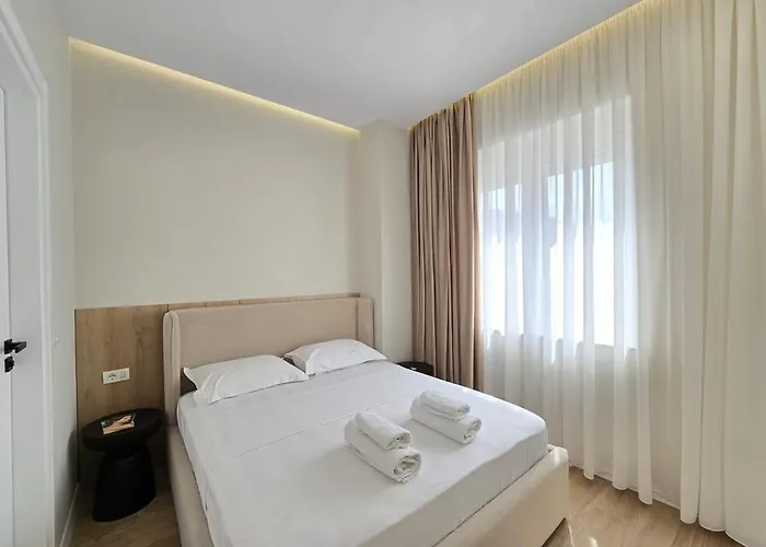 Stylish Base - Center Apartman Tirana